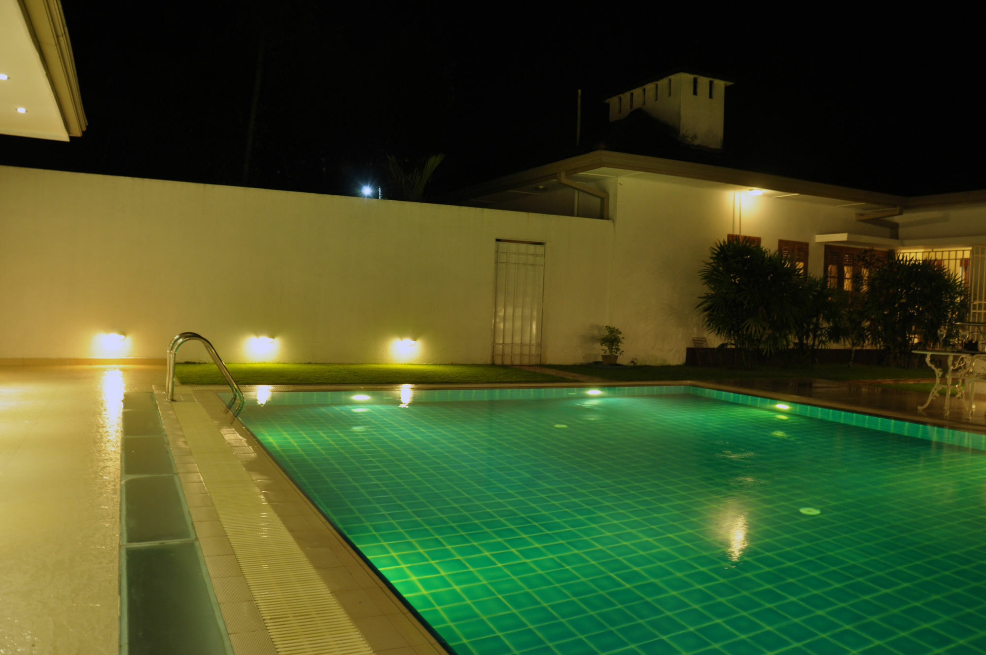 Serene Villa 拉特纳普勒 外观 照片